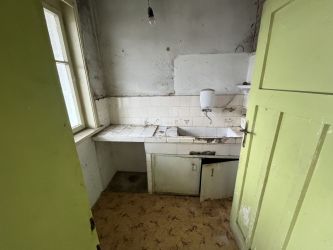 Продава се едноетажна къща с приземен етаж и двор – гр. Казанлък