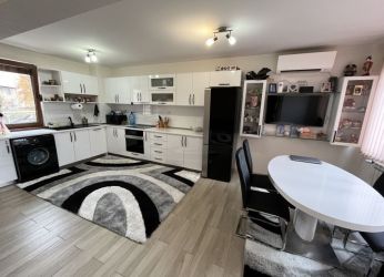 Продава прекрасен напълно обзаведен четиристаен апартамент до Лидл