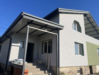 Продава се двуетажна, напълно обновена къща в гр. Крън