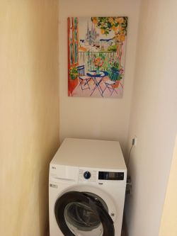 Продава четиристаен апартамент в района на Пазара, гр. Казанлък