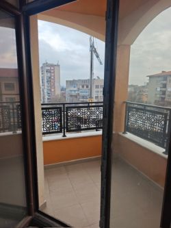 Тристаен апартамент ново строителство в Казанлък – 135 кв.м., 2 бани, възможност за гараж