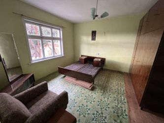 Отдава под наем къща в гр. Крън