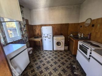 САМОСТОЯТЕЛНА КЪЩА В СЕЛО СРЕДНОГОРОВО 