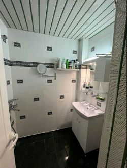 Продава прекрасен, напълно обзаведен, тристаен апартамент в кв. Васил Левски