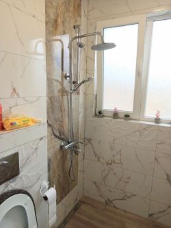 Продава четиристаен апартамент в района на Пазара, гр. Казанлък