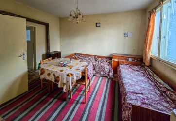 Здрава къща с отлично разпределение в центъра на с. Енина