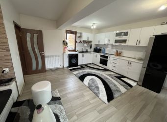 Продава прекрасен напълно обзаведен четиристаен апартамент до Лидл