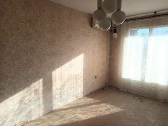 Продава двустаен апартамент в центъра срещу сградата на Общината