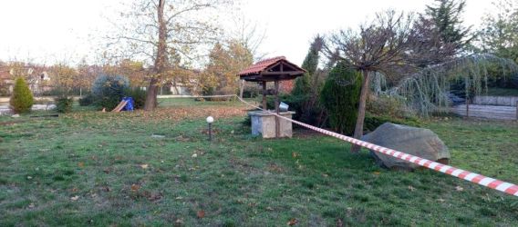 Просторно дворно място с гараж и туристически потенциал в с. Голямо Дряново – 1910 кв.м.