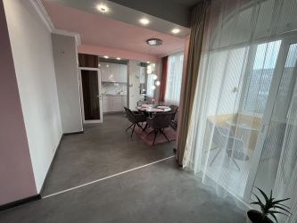 Продава прекрасен, напълно обзаведен, тристаен апартамент в кв. Васил Левски