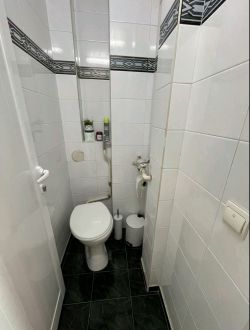 Продава прекрасен, напълно обзаведен, тристаен апартамент в кв. Васил Левски