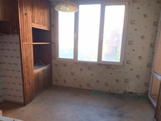 Продава двустаен апартамент в центъра срещу сградата на Общината