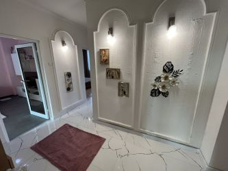 Продава прекрасен, напълно обзаведен, тристаен апартамент в кв. Васил Левски