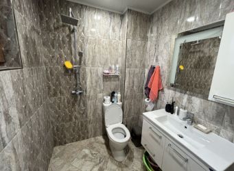 Продава прекрасен напълно обзаведен четиристаен апартамент до Лидл