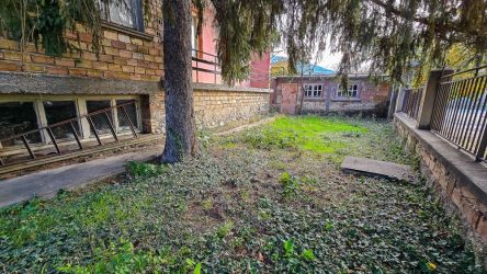 Здрава къща с отлично разпределение в центъра на с. Енина