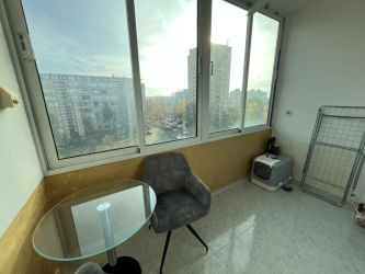 Продава прекрасен, напълно обзаведен, тристаен апартамент в кв. Васил Левски