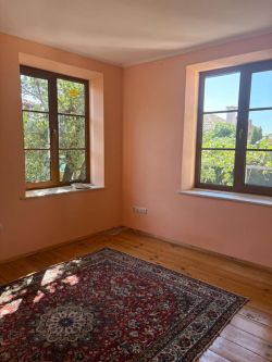 Агенция Елия продава КЪЩА В с.Енина - централна част