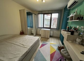 Продава прекрасен напълно обзаведен четиристаен апартамент до Лидл