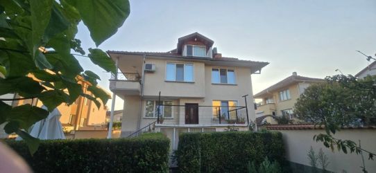 Продава прекрасен апартамент с две спални в кв. Васил Левски