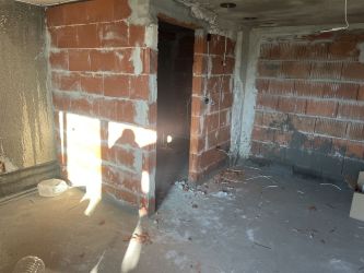 Продава се двуетажна, напълно обновена къща в гр. Крън