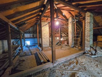 Здрава къща с отлично разпределение в центъра на с. Енина