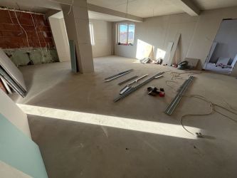 Продава се двуетажна, напълно обновена къща в гр. Крън