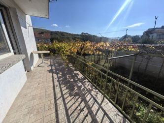 САМОСТОЯТЕЛНА КЪЩА В СЕЛО СРЕДНОГОРОВО 