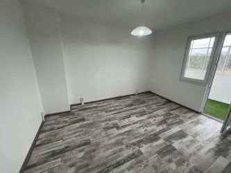 Двустаен апартамент за продажба в кв. „Васил Левски“, гр. Казанлък