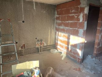 Продава се двуетажна, напълно обновена къща в гр. Крън