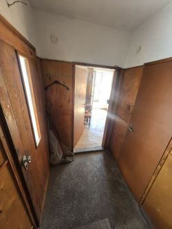 САМОСТОЯТЕЛНА КЪЩА В СЕЛО СРЕДНОГОРОВО 