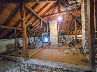 Здрава къща с отлично разпределение в центъра на с. Енина