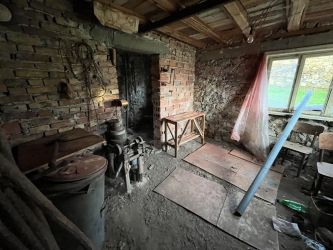 Продавам монолитна къща в град Шипка с отлична локация