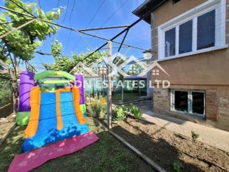 Продава прекрасна къща след освежителен ремонт в гр. Казанлък