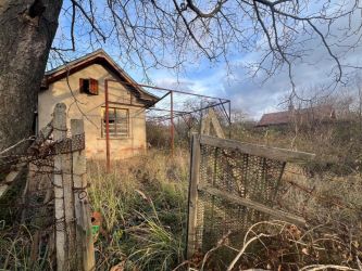 2 Тухлени Къщи с Двор 3 дка в Казанлък, Вилна Зона "Тюлбето" и "Старите Лозя"