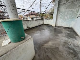 НОВА ЦЕНА!!! Продава се едноетажна къща с приземен етаж и двор – гр. Казанлък