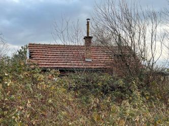 2 Тухлени Къщи с Двор 3 дка в Казанлък, Вилна Зона "Тюлбето" и "Старите Лозя"