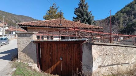 Продава апартамент с една спалня, до у-ще Ехзарх Антим I