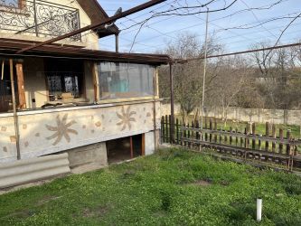 Вила с просторен двор и прекрасни условия за целогодишно живеене – гр. Казанлък