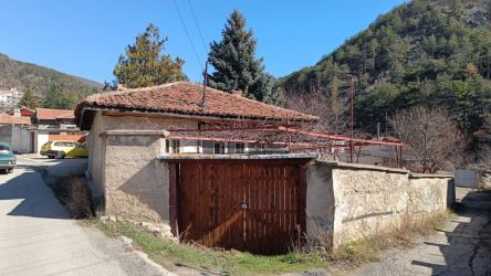 Продава апартамент с една спалня, до у-ще Ехзарх Антим I