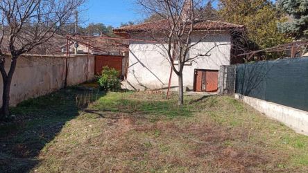 Продава апартамент с една спалня, до у-ще Ехзарх Антим I