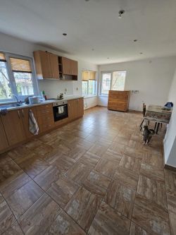 Агенция за недвижими имоти ”ОЛИМПИЯ” продава :