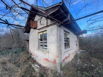 2 Тухлени Къщи с Двор 3 дка в Казанлък, Вилна Зона "Тюлбето" и "Старите Лозя"