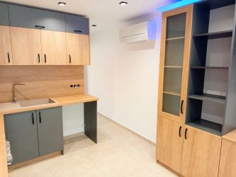 Продава двустаен апартамент с наемател до Културния дом