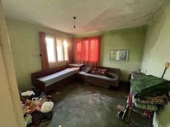 Продавам монолитна къща в град Шипка с отлична локация