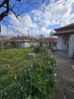 Агенция за недвижими имоти ”ОЛИМПИЯ” продава :