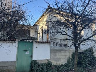 КЪЩА С ДВОР И ГАРАЖ ДО КУЛТУРНИЯ ДОМ,  КАЗАНЛЪК