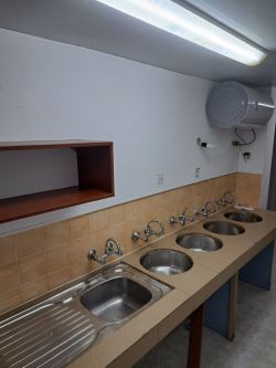 Продава търговско помещение в района на Изложбената зала