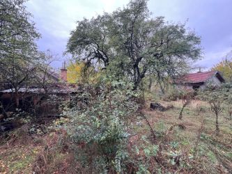 2 Тухлени Къщи с Двор 3 дка в Казанлък, Вилна Зона "Тюлбето" и "Старите Лозя"