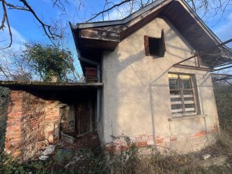 2 Тухлени Къщи с Двор 3 дка в Казанлък, Вилна Зона "Тюлбето" и "Старите Лозя"