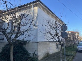 КЪЩА С ДВОР И ГАРАЖ ДО КУЛТУРНИЯ ДОМ,  КАЗАНЛЪК